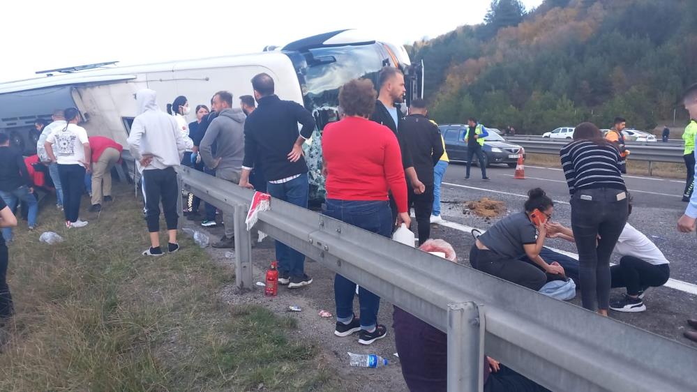 Bolu da yolcu otobüsü devrildi 3 ölü 32 yaralı Norm Haber