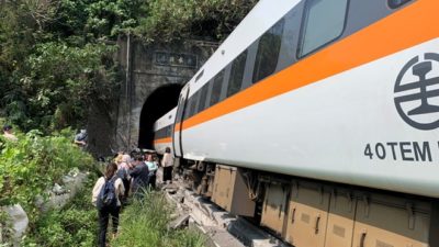 Tayvan’da tren raydan çıktı: 36 ölü, 60 yaralı