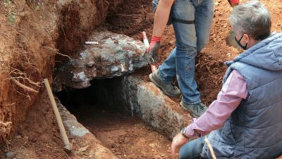 Su kanalı kazısında antik mezar bulundu