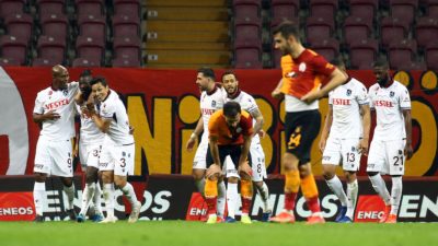 Galatasaray evde galibiyete hasret kaldı