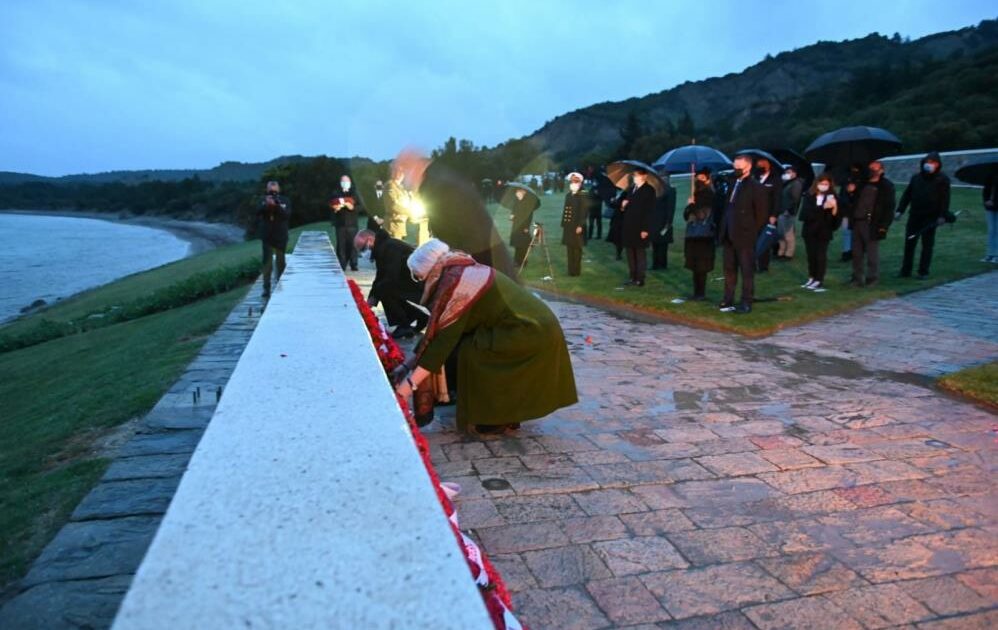 Anzak Koyu’nda sessiz ‘Şafak Ayini’