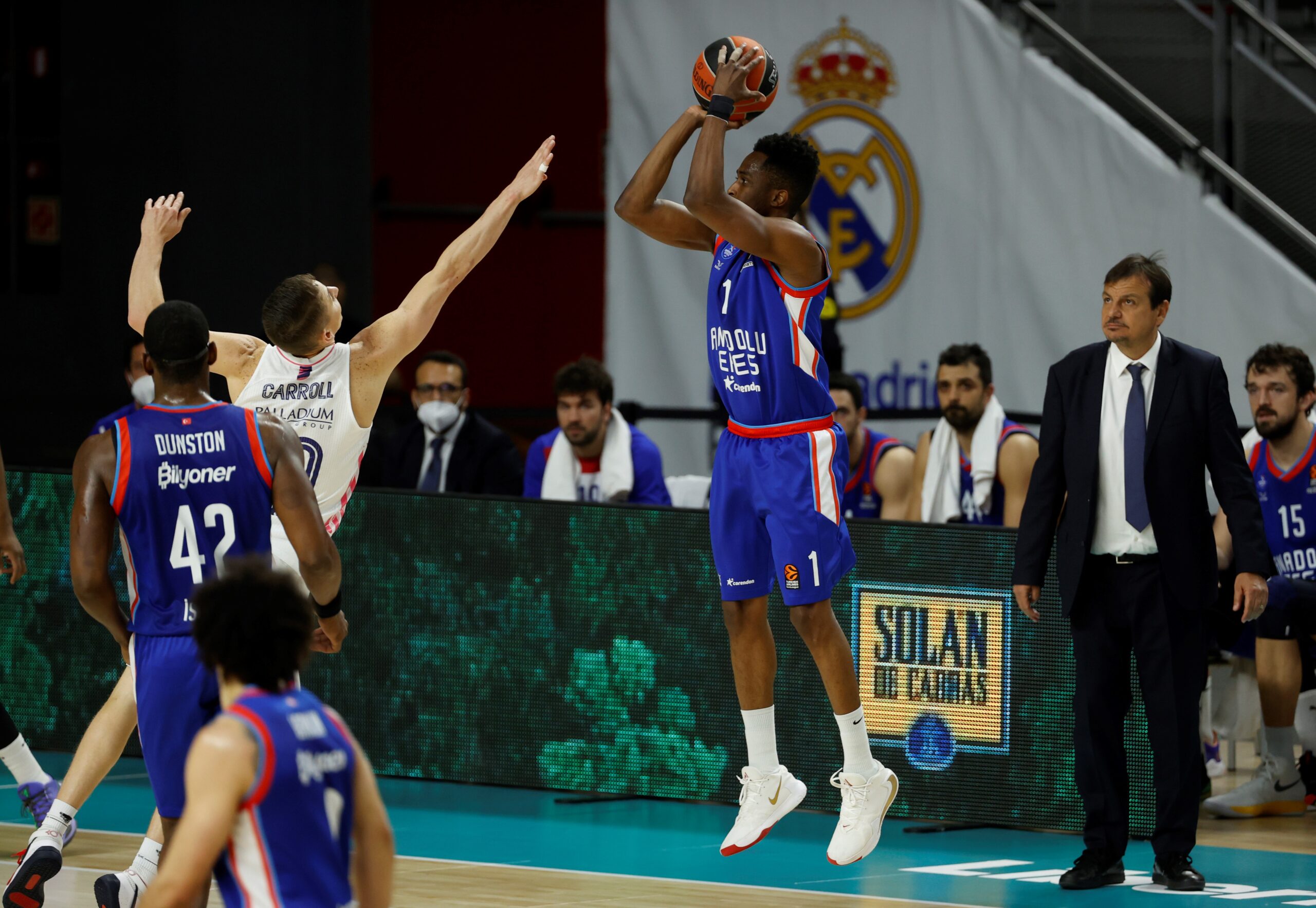 Anadolu Efes, Final Four biletini İstanbul’a bıraktı