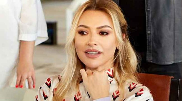 Hadise anne ve babasıyla fotoğraflarını paylaştı!