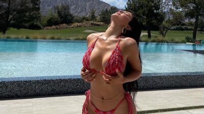 Kylie Jenner bikini işine giriyor