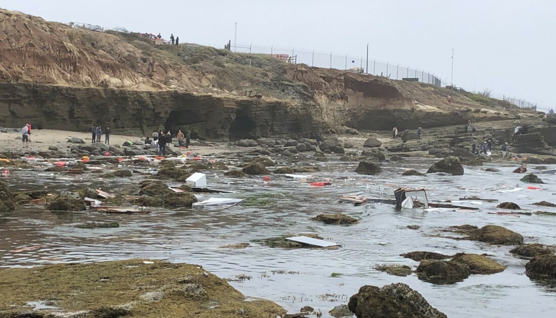 California açıklarında alabora olan gemide 2 kişi öldü