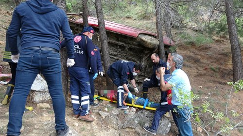 Kız arkadaşı ile tartışan genç minibüsü uçuruma sürdü