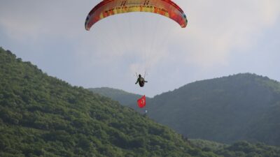 Uludağ’dan özgürlük için atladılar