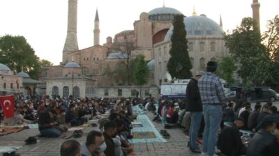 Ayasofya’da 87 yıl sonra bayram namazı