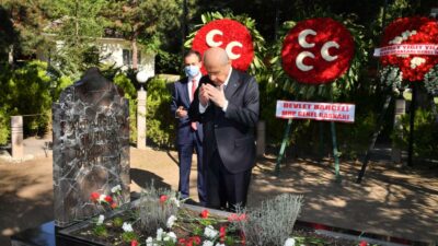 Bahçeli’den Türkeş’in kabrine ziyaret