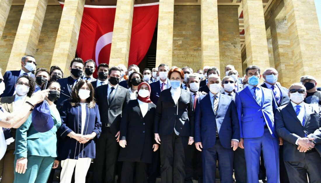 İYİ Parti lideri Akşener’den Anıtkabir’e ziyaret