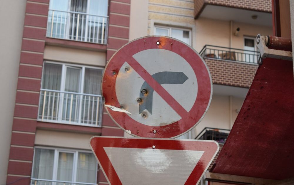 Pompalı tüfekle polislere ateş açtı