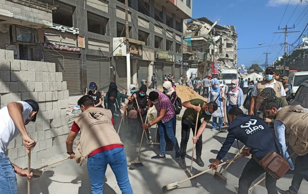 Gazze’de ateşkesin ardından sokaklar temizleniyor