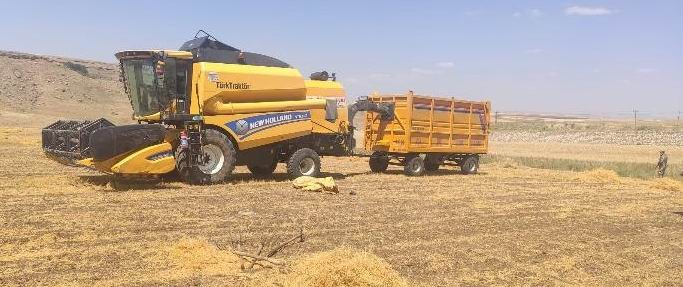 Tamir etmek istediği biçerdövere sıkışarak hayatını kaybetti