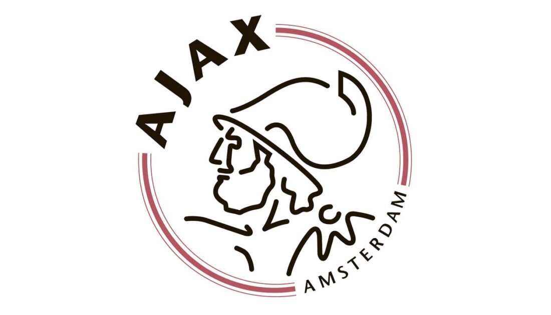 Ajax, şampiyonluk kupasını taraftara dağıttı