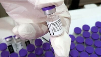 BioNTech CEO’su Şahin: Aşının yeni bir versiyonu geliştiriliyor