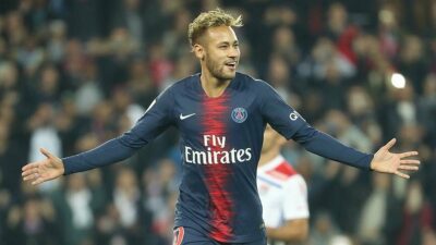 Neymar PSG ile sözleşmesini uzattı