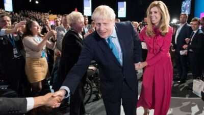 Boris Johnson’ın başı evine yaptırdığı dekorasyonla dertte