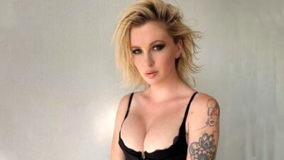 Ireland Baldwin’den küvet pozu