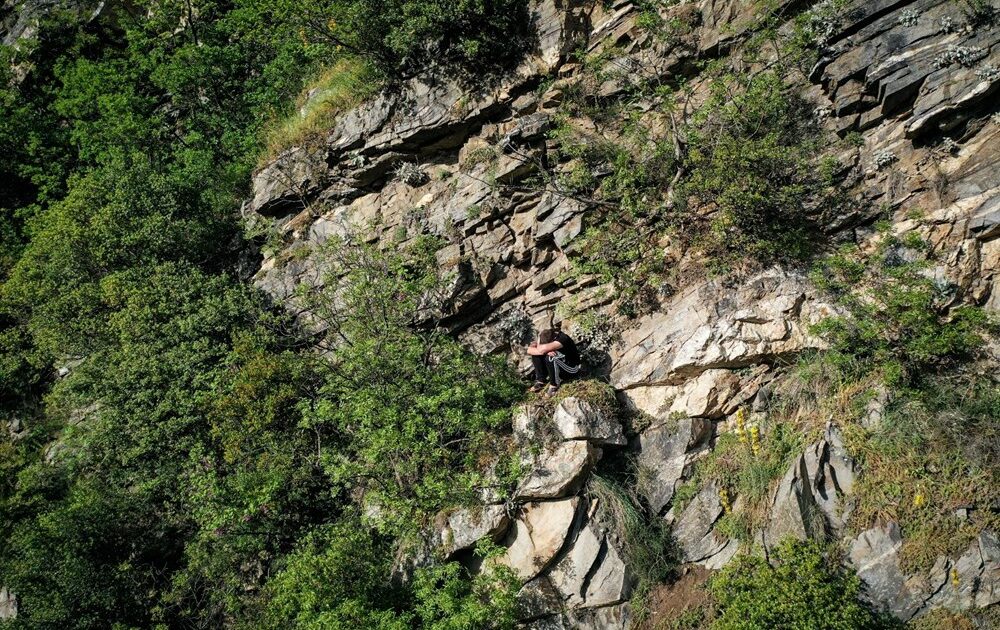 Bursa’da polisten kaçan genç kayalıklarda mahsur kaldı