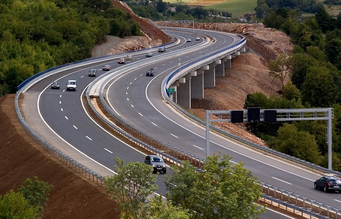 Otoyollarda hız limitleri artırılıyor