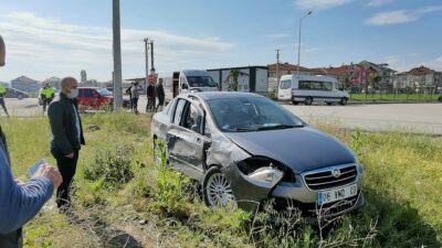 Bursa’da otomobil ile servis çarpıştı: 7 yaralı