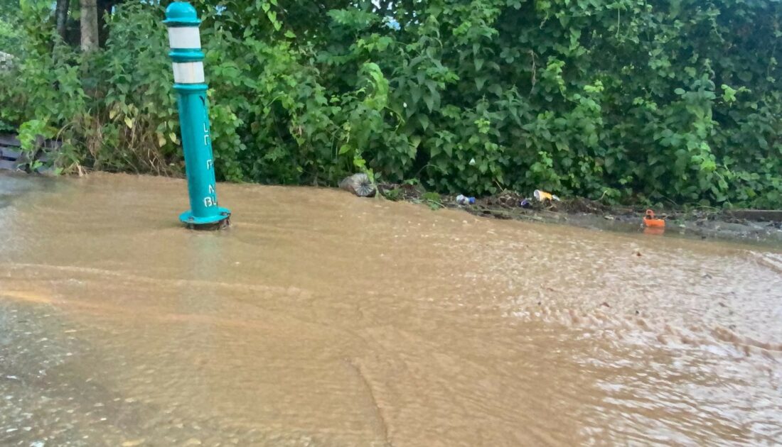 Bursa’da sağanak yağış hayatı felç etti