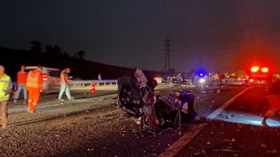 Başkent’te feci kaza! TIR’a çarpan otomobil 3 kişiye mezar oldu