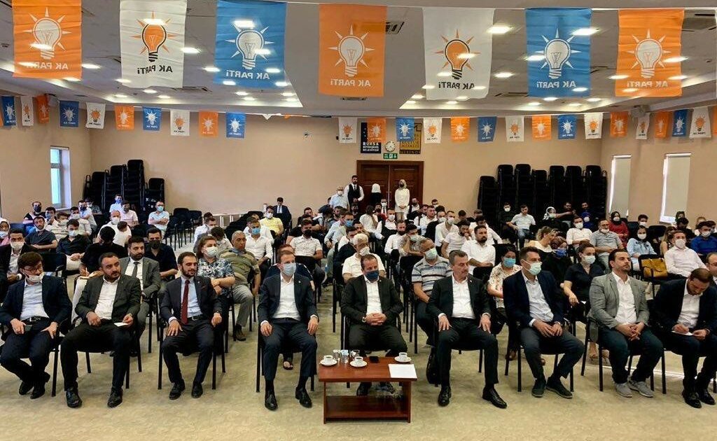 Bursa’da AK Parti Osmangazi’den teşkilat semineri