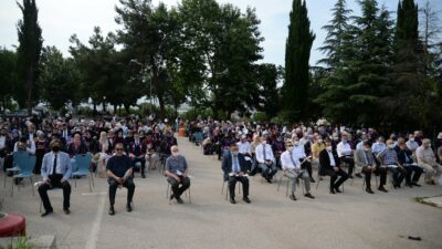 Bursa UÜ İlahiyat’ta mezuniyet sevinci