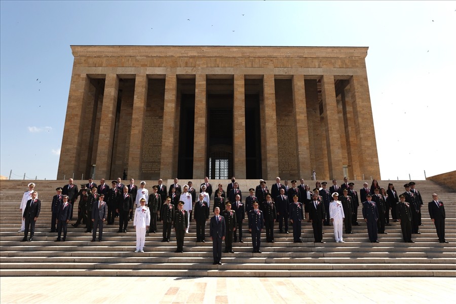 Bakan Akar ve OYAK Yönetim Kurulu Anıtkabir’de