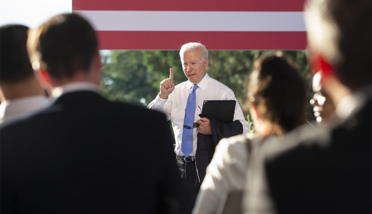 Biden, ısrarla soru sormaya devam eden muhabiri azarladı