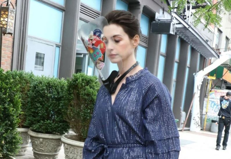 Anne Hathaway’in yüz kalkanı