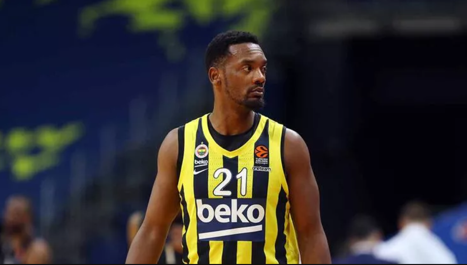 Dyshawn Pierre, 3 yıl daha Fenerbahçe’de