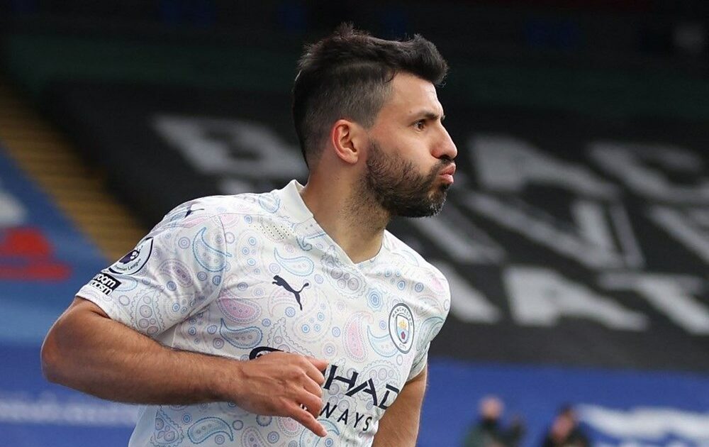 Sergio Agüero Machester Cityli çalışanlara hediye dağıttı