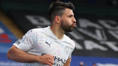 Sergio Agüero Machester Cityli çalışanlara hediye dağıttı