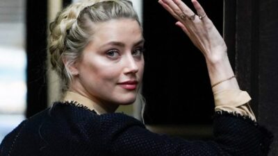 Amber Heard kovulmadım mesajı verdi