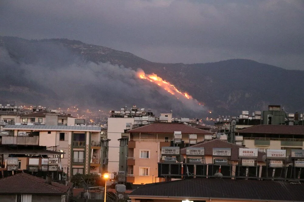 Hatay’da 2 orman yangını