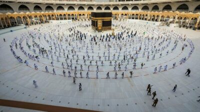 Kabe’de ilk tavaf başladı