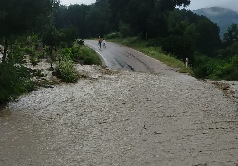 Bursa’da yağmur taşkına dönüştü