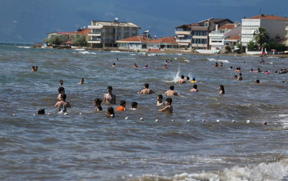 Bursalılar, kısıtlamasız ilk pazar gününü denizde geçirdi