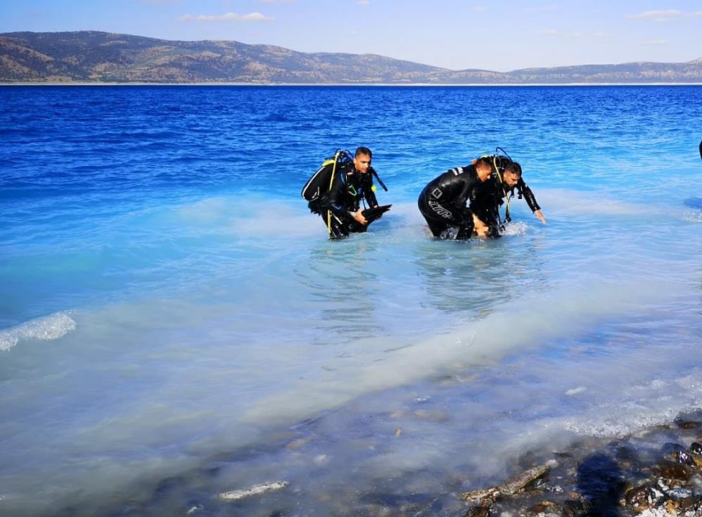 Salda Gölü’nde can pazarı! Aile sinir krizleri geçirdi