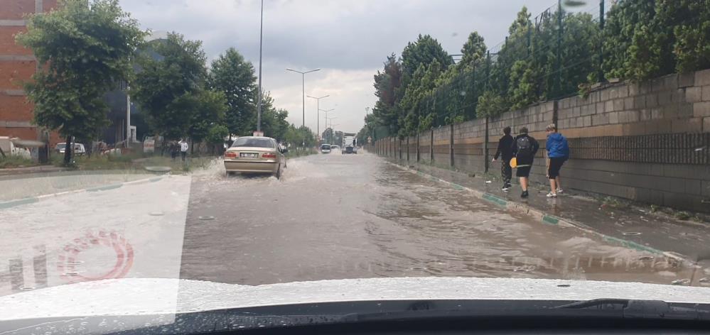 Bursa’ya 10 dakika yetti! Şehir merkezi göle döndü…