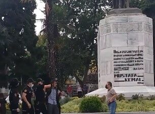 Bursa’da Atatürk heykeline saldırı!