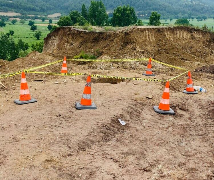 Villanın altından tarihi mezarlar çıktı!