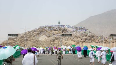 Hacı adayları Arafat’ta vakfe yaptı