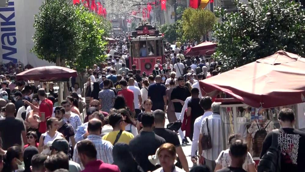 Asıl bayramı virüs yapacak! İstiklal Caddesi’nde tedirgin eden görüntüler