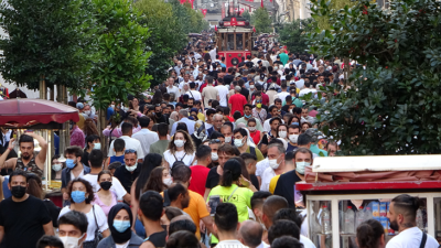 Bayramın son gününde Taksim’de yoğunluk