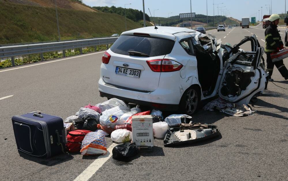 Tatil dönüşü feci kaza: 1’i ağır 5 yaralı