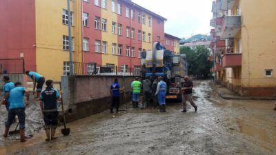 Diyarbakır ekibi selden zarar gören Artvin’de çalışmalara başladı