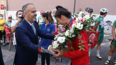 Olimpiyatlarda tarih yazan İlgün’e Bursa’da coşkulu karşılama